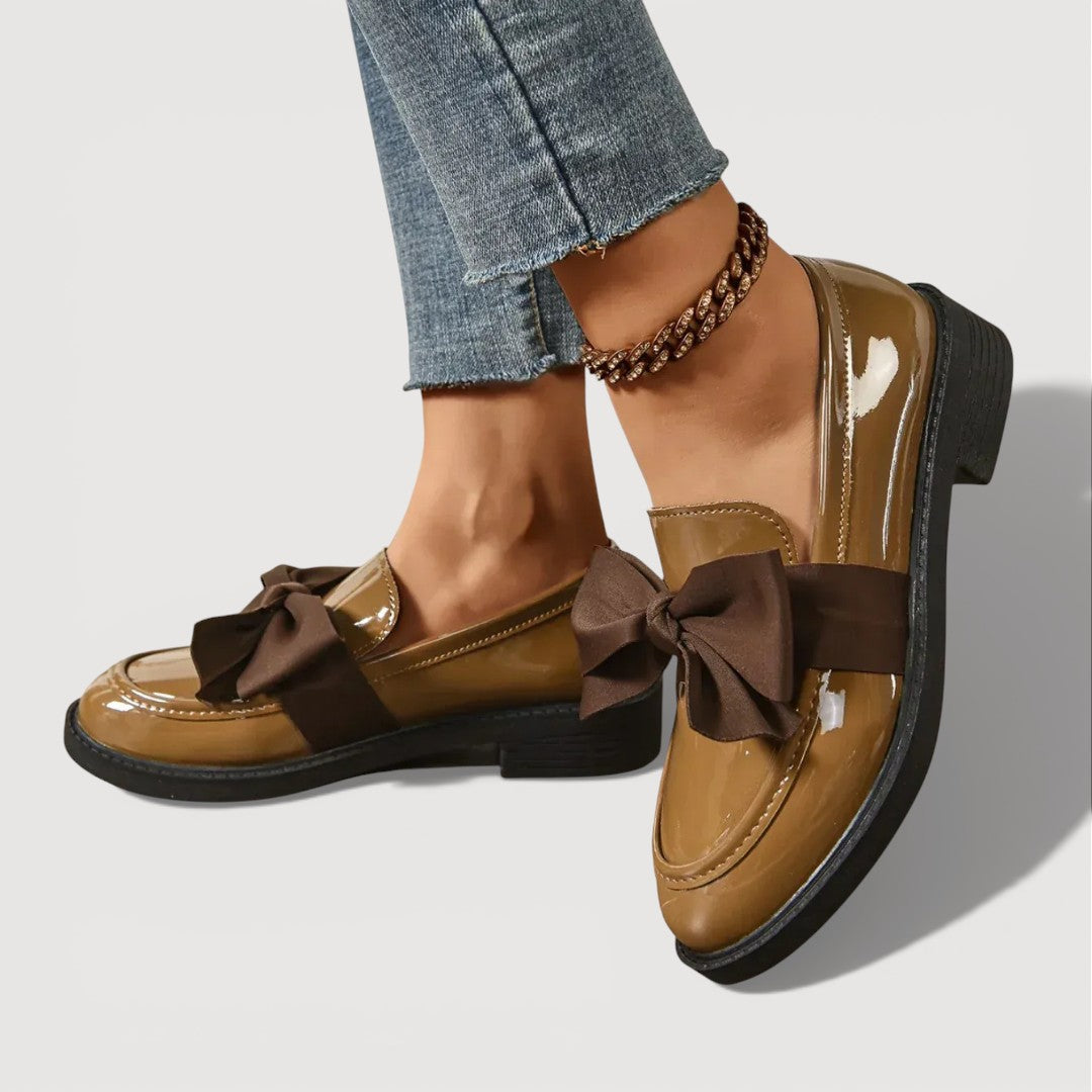 Valentinaᵛᶜ / Mocasines Lazo Charol