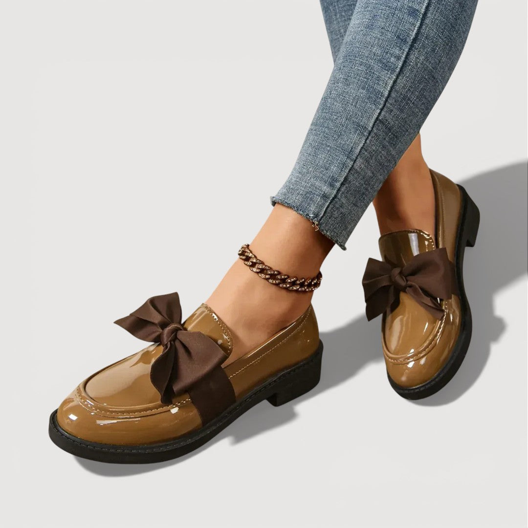 Valentinaᵛᶜ / Mocasines Lazo Charol