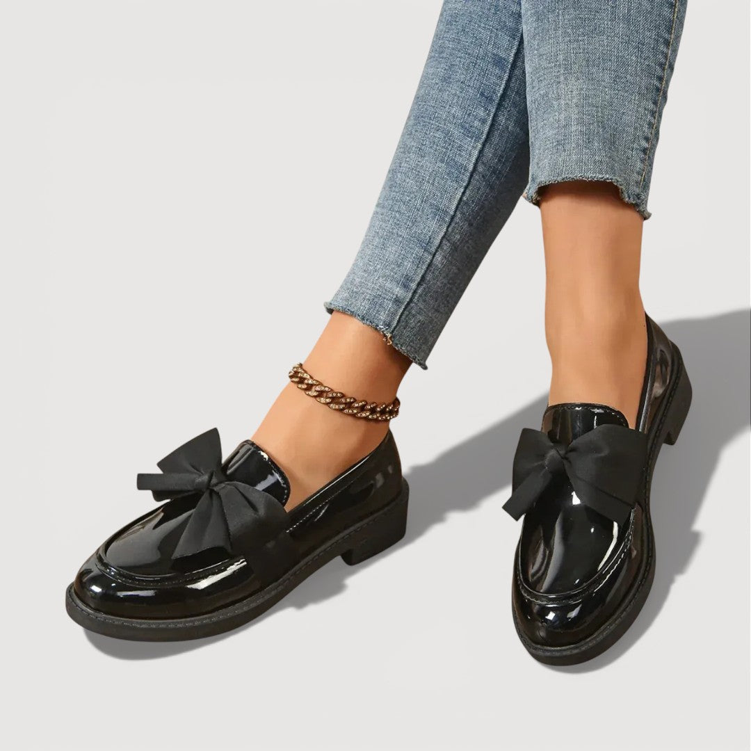 Valentinaᵛᶜ / Mocasines Lazo Charol