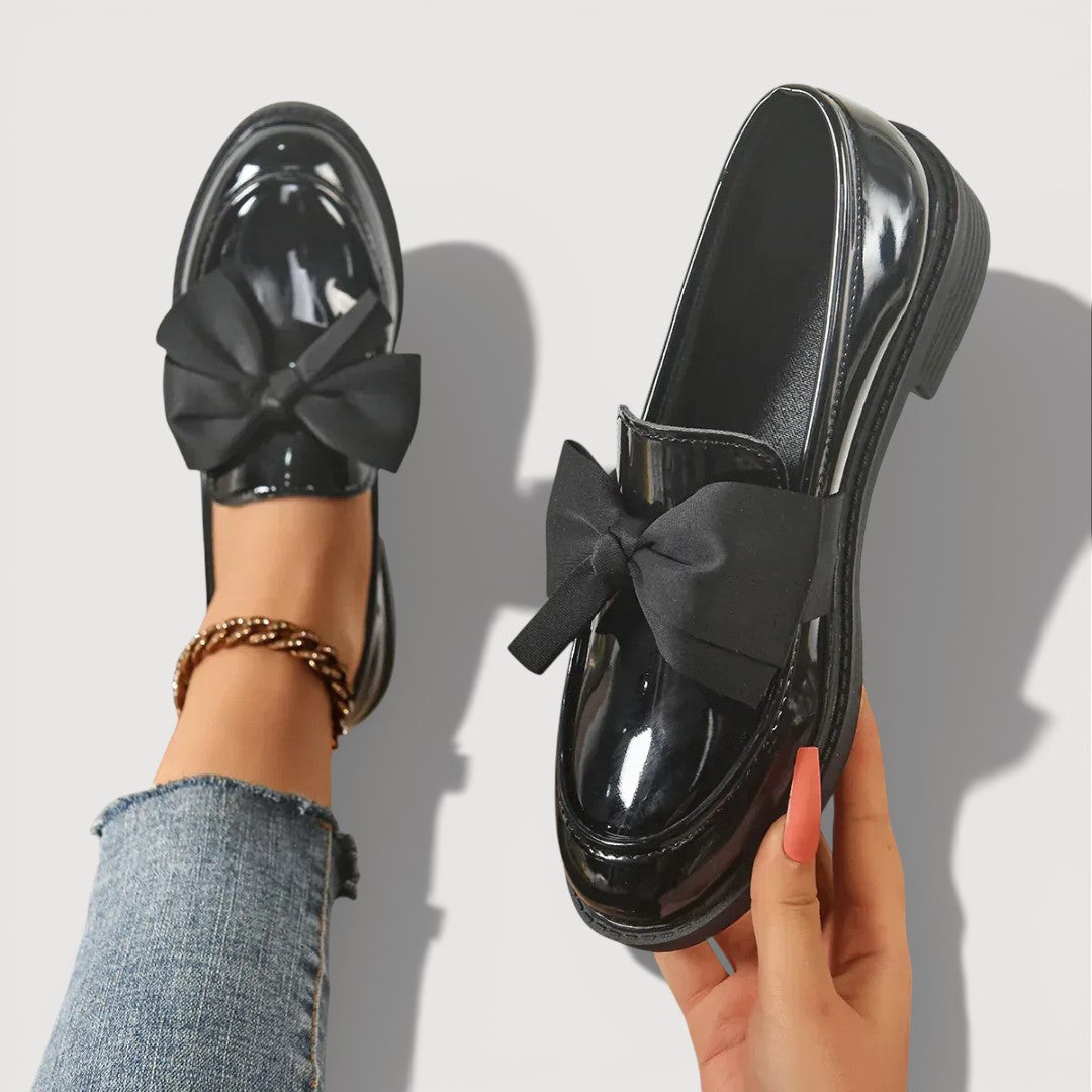 Valentinaᵛᶜ / Mocasines Lazo Charol
