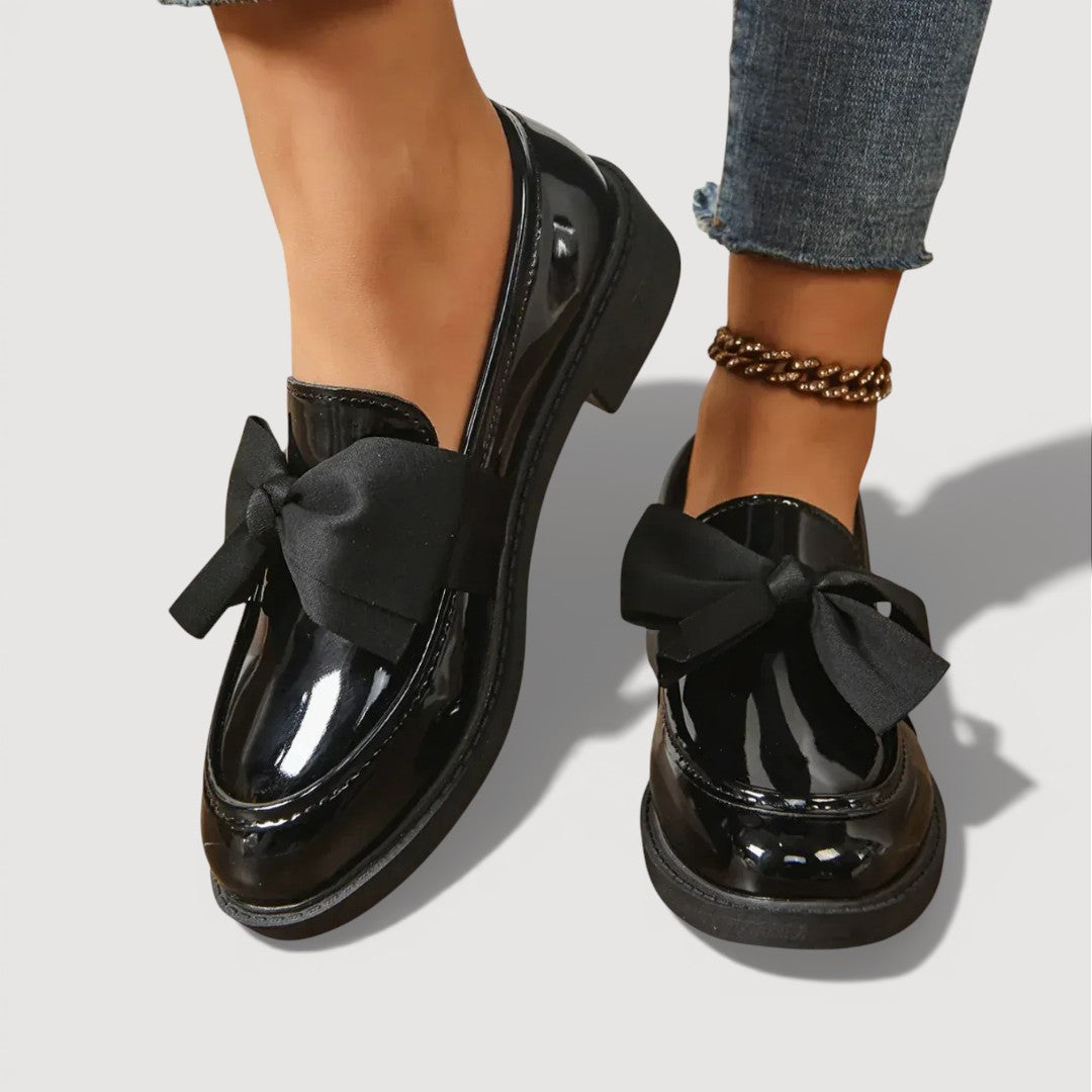 Valentinaᵛᶜ / Mocasines Lazo Charol