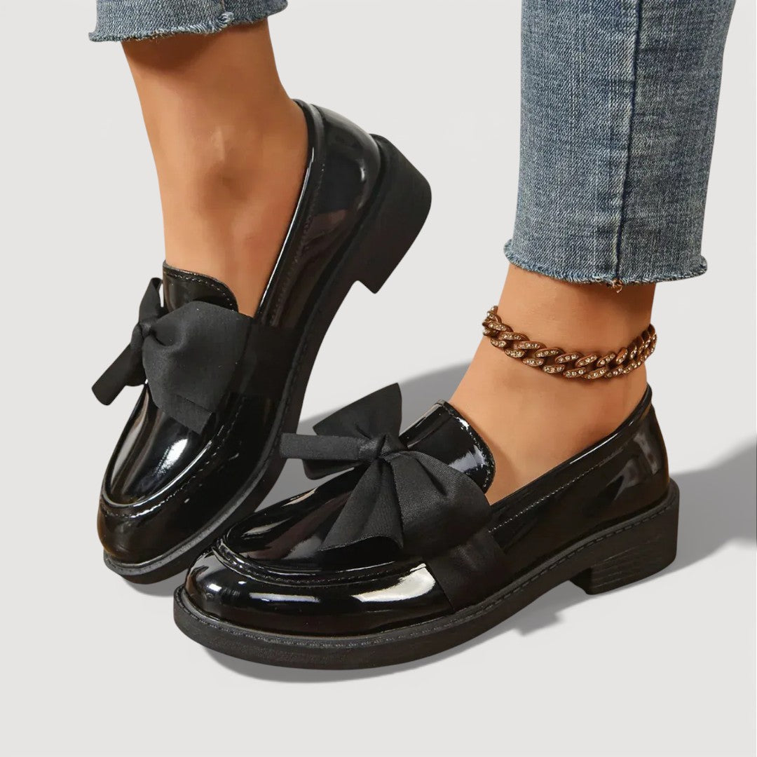 Valentinaᵛᶜ / Mocasines Lazo Charol