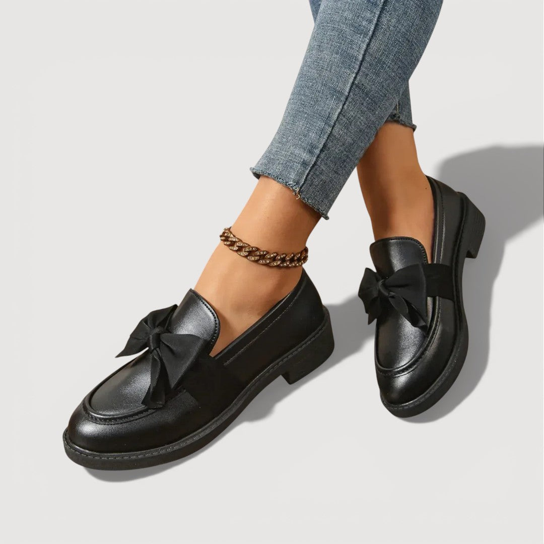 Valentinaᵛᶜ / Mocasines Lazo Charol