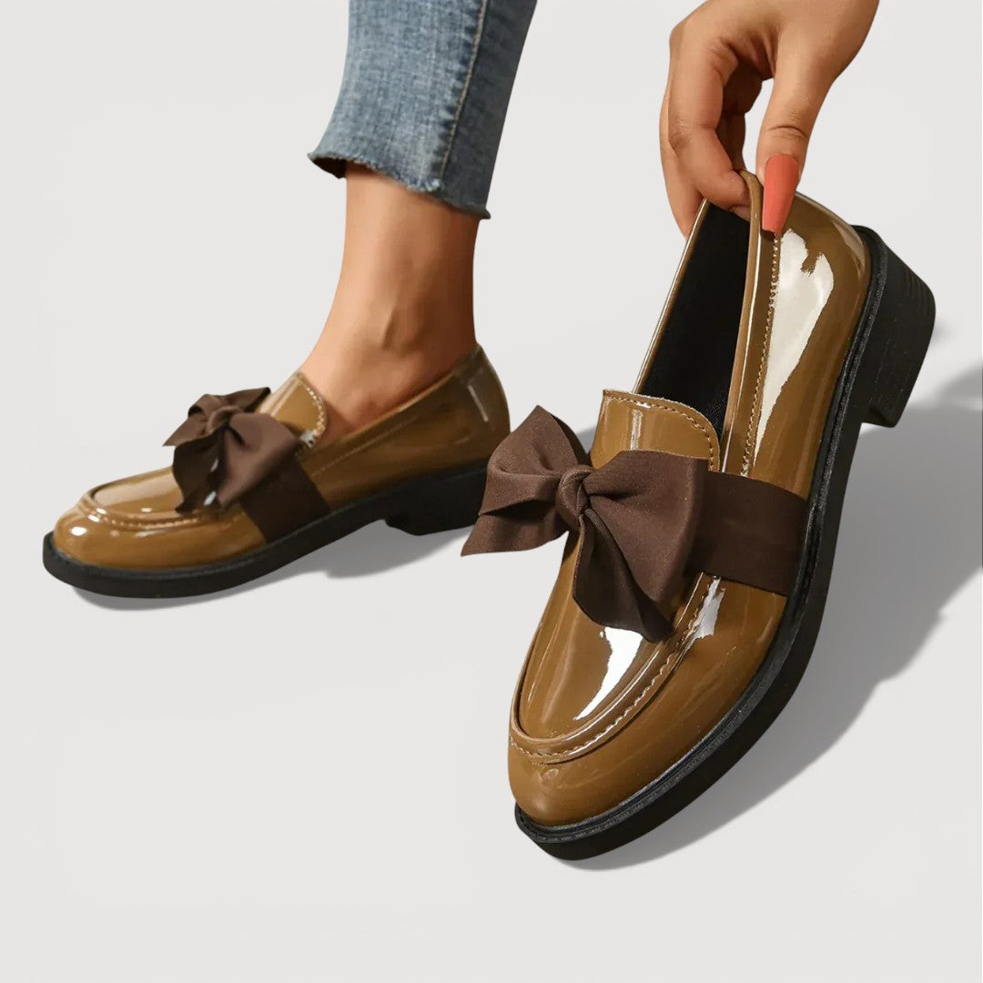 Valentinaᵛᶜ / Mocasines Lazo Charol