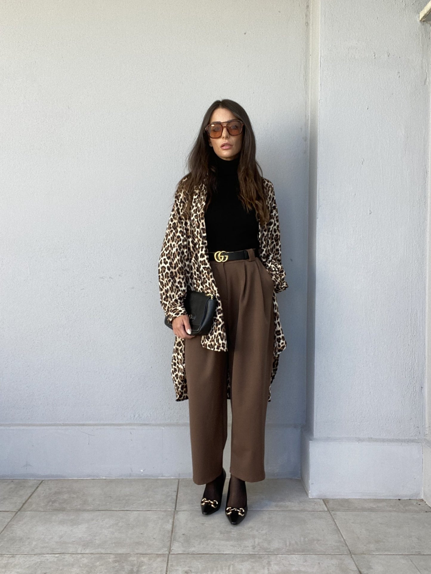 Bolso de piel auténtica con cierre dorado