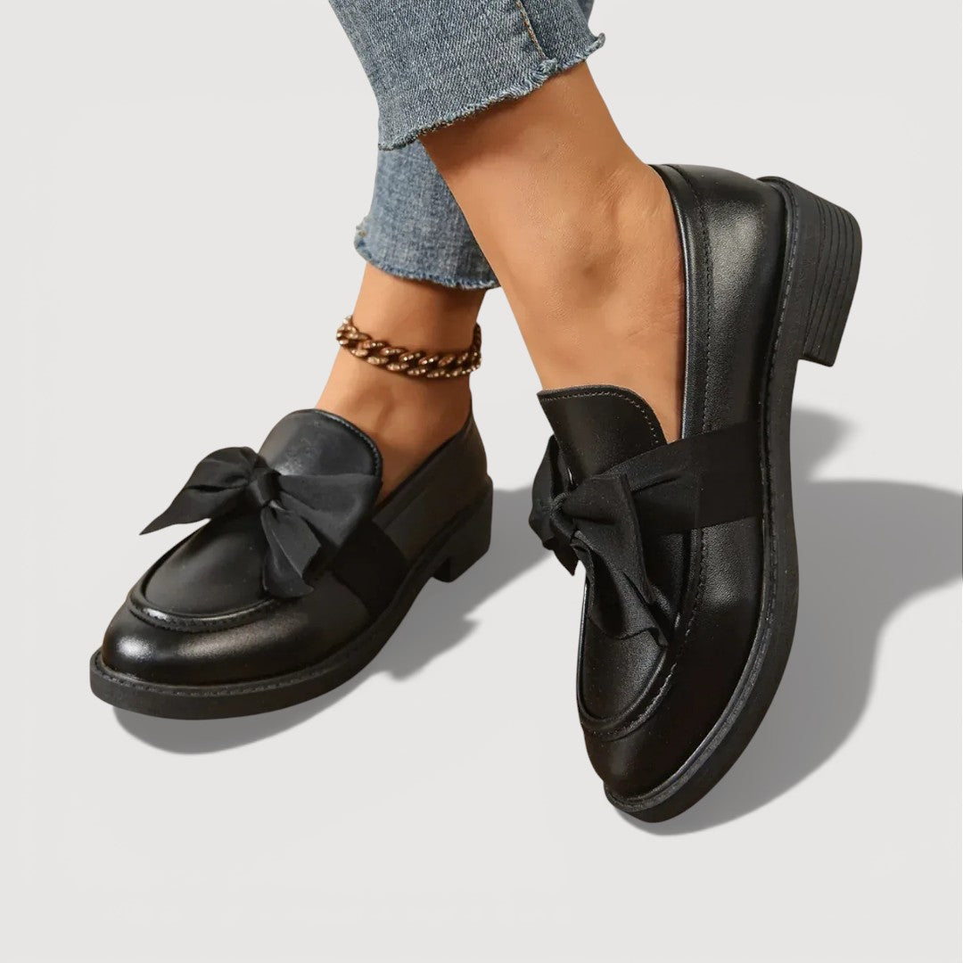 Valentinaᵛᶜ / Mocasines Lazo Charol