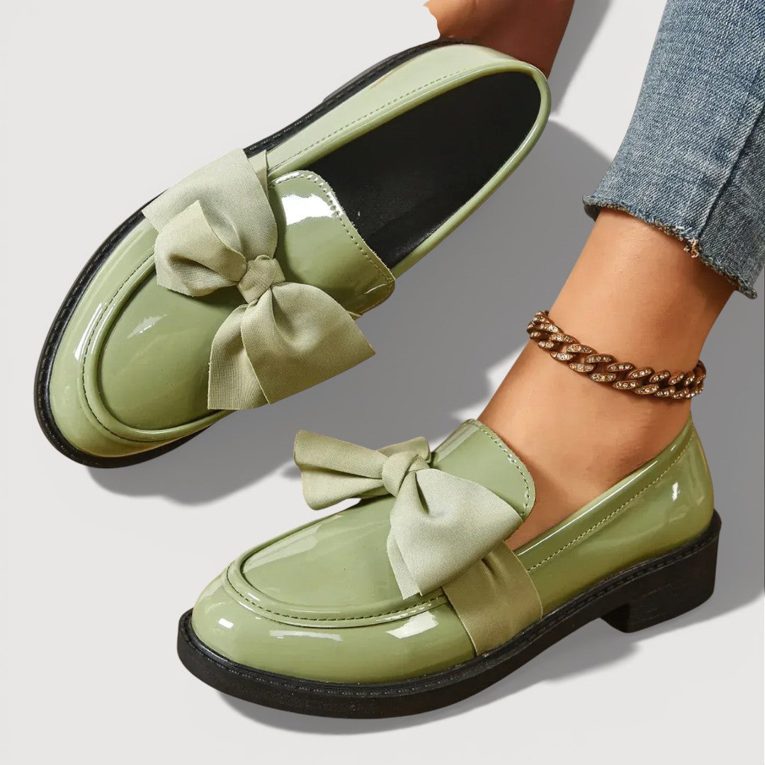Valentinaᵛᶜ / Mocasines Lazo Charol