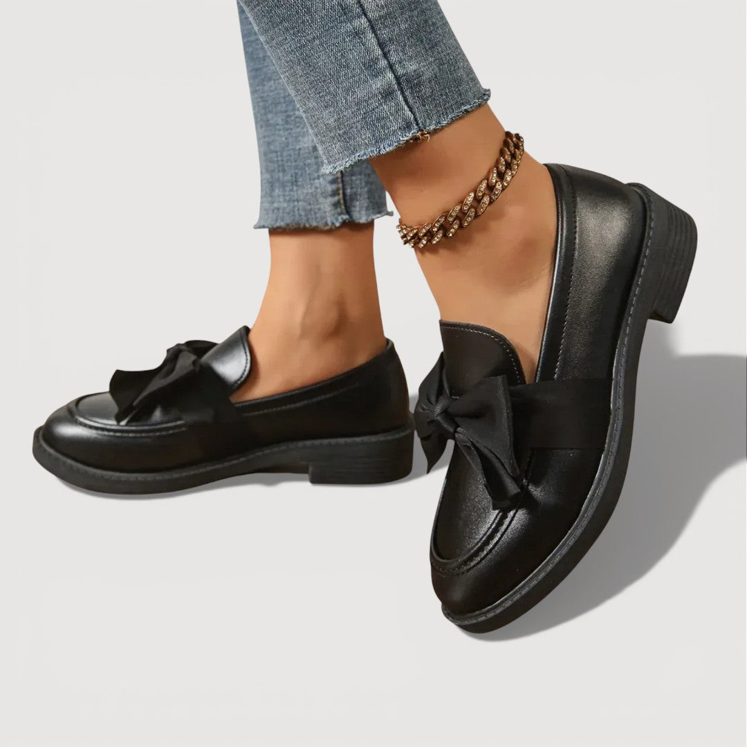 Valentinaᵛᶜ / Mocasines Lazo Charol