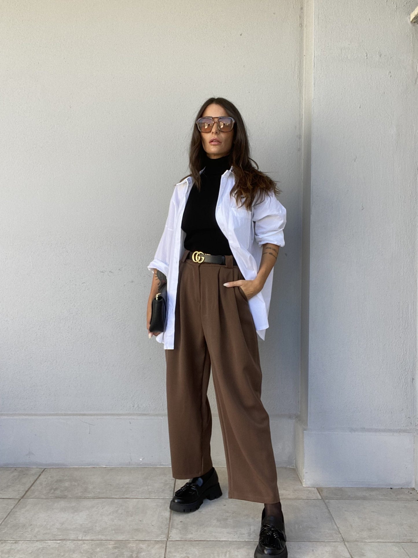 Bolso de piel auténtica con cierre dorado