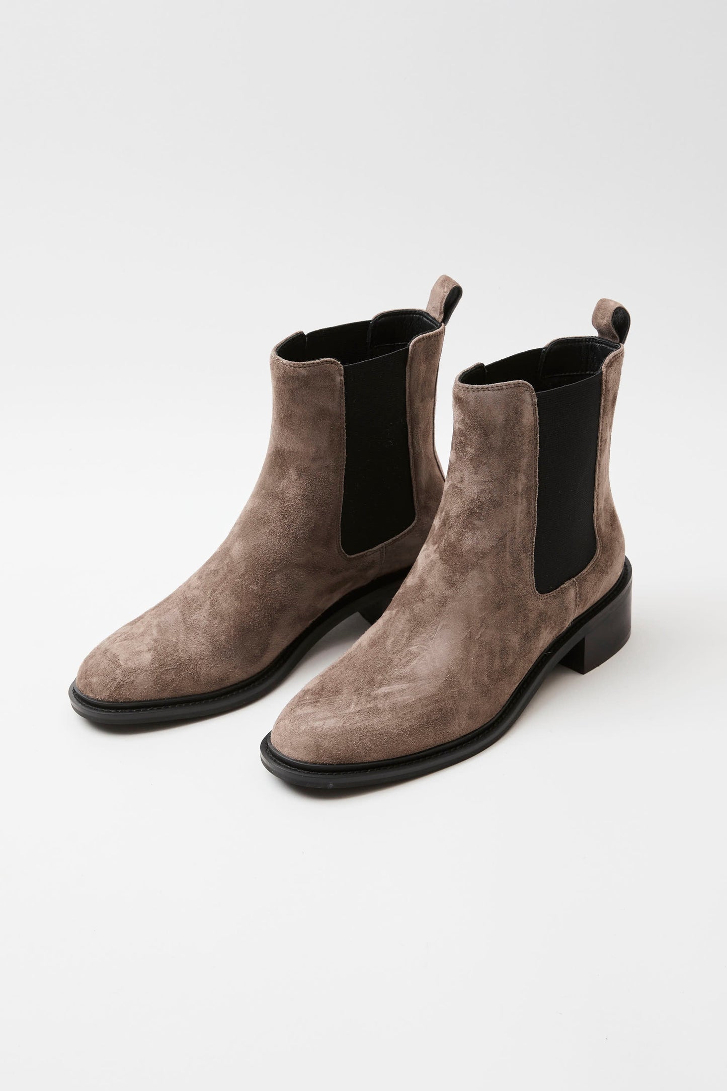 Botín Chelsea beige elegante