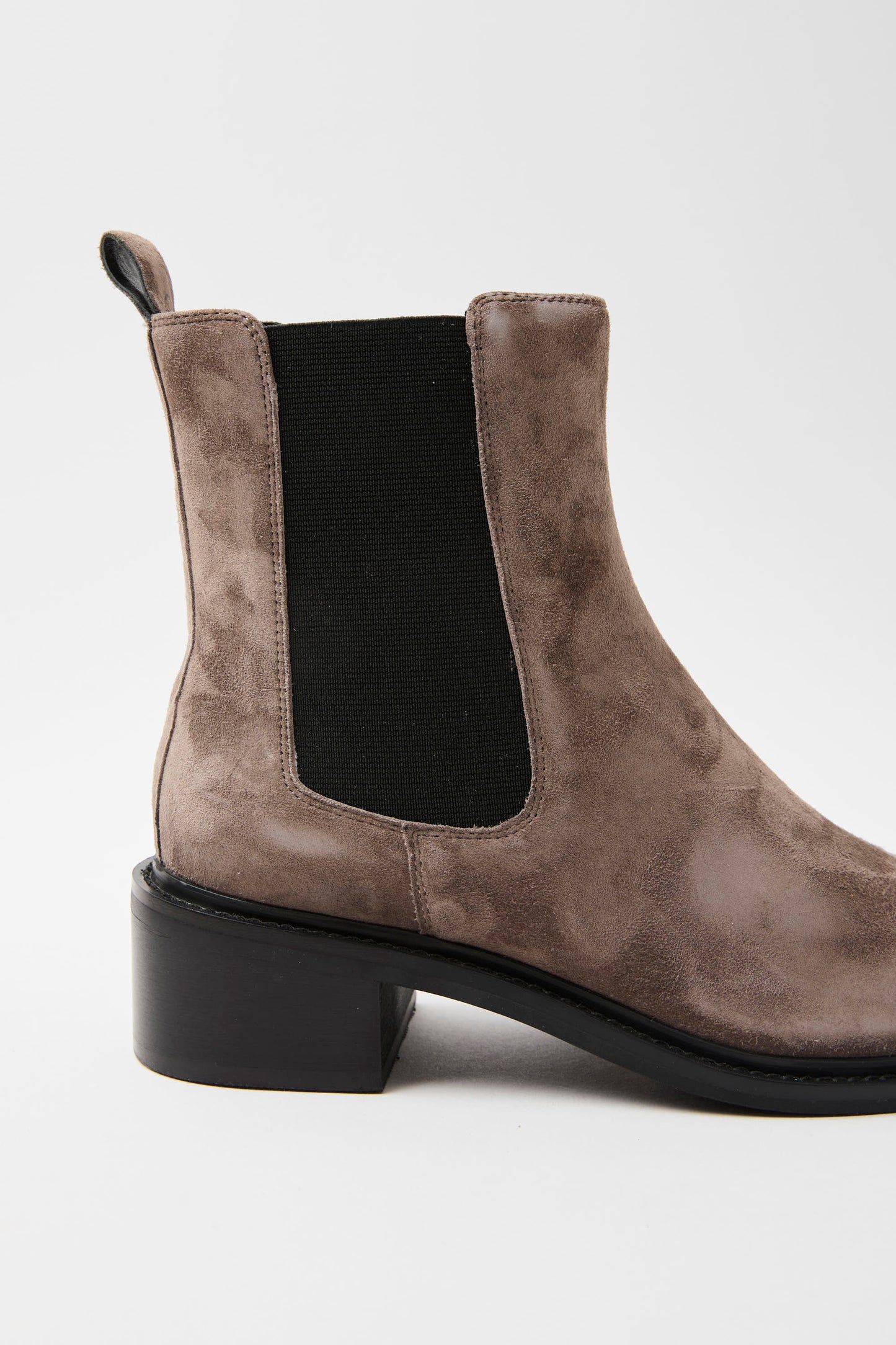 Botín Chelsea beige elegante