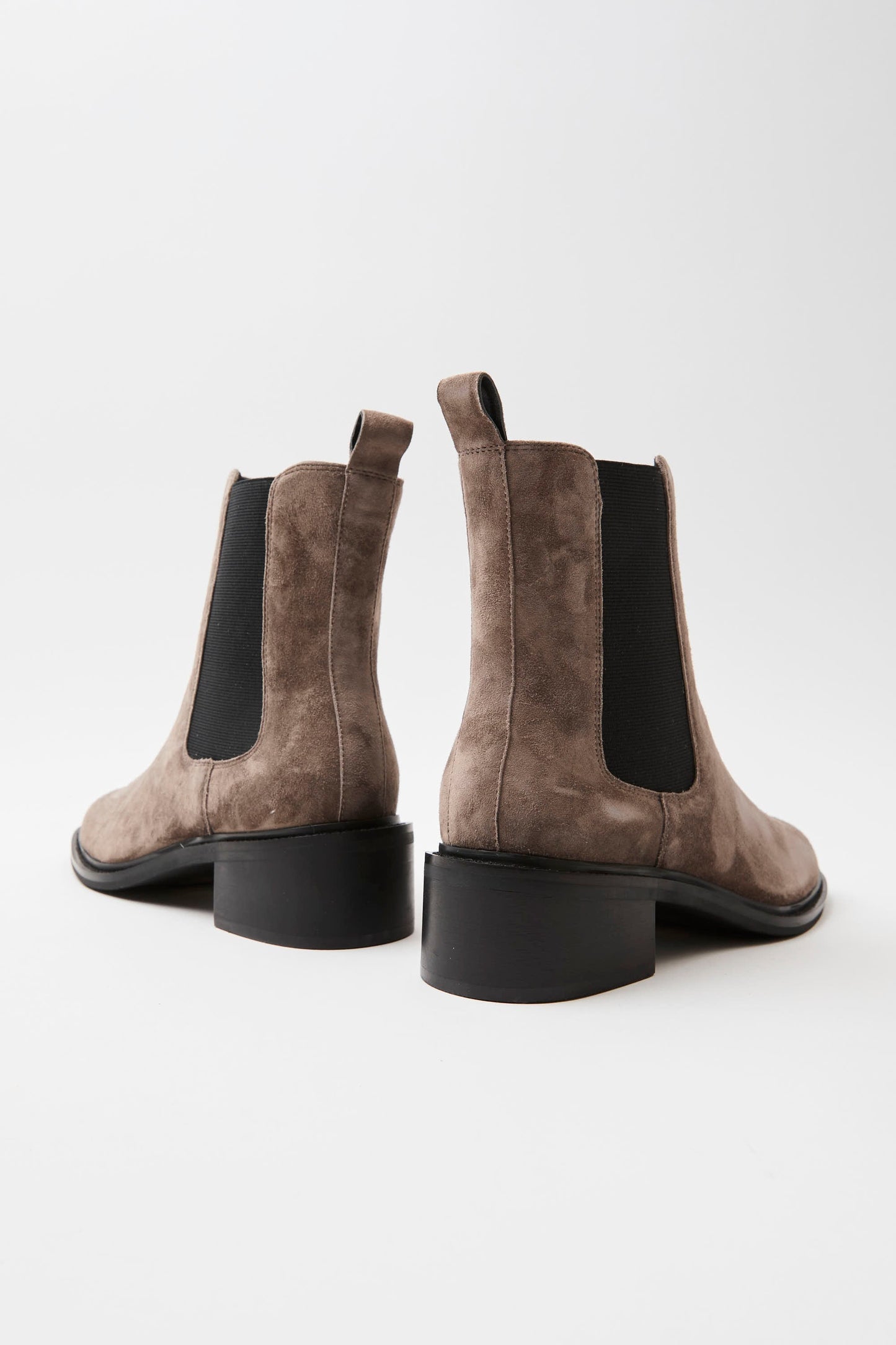 Botín Chelsea beige elegante