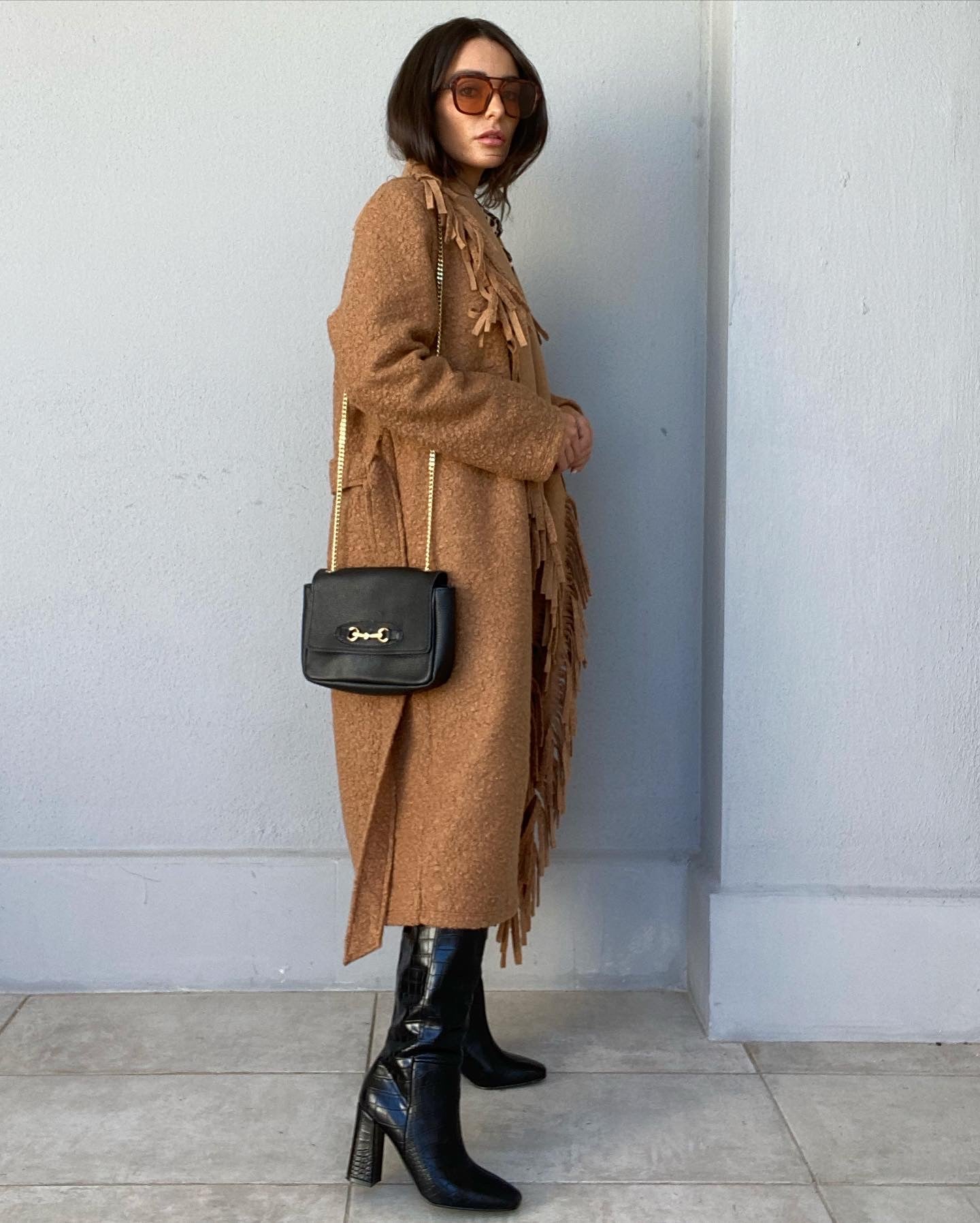 Bolso de piel auténtica con cierre dorado