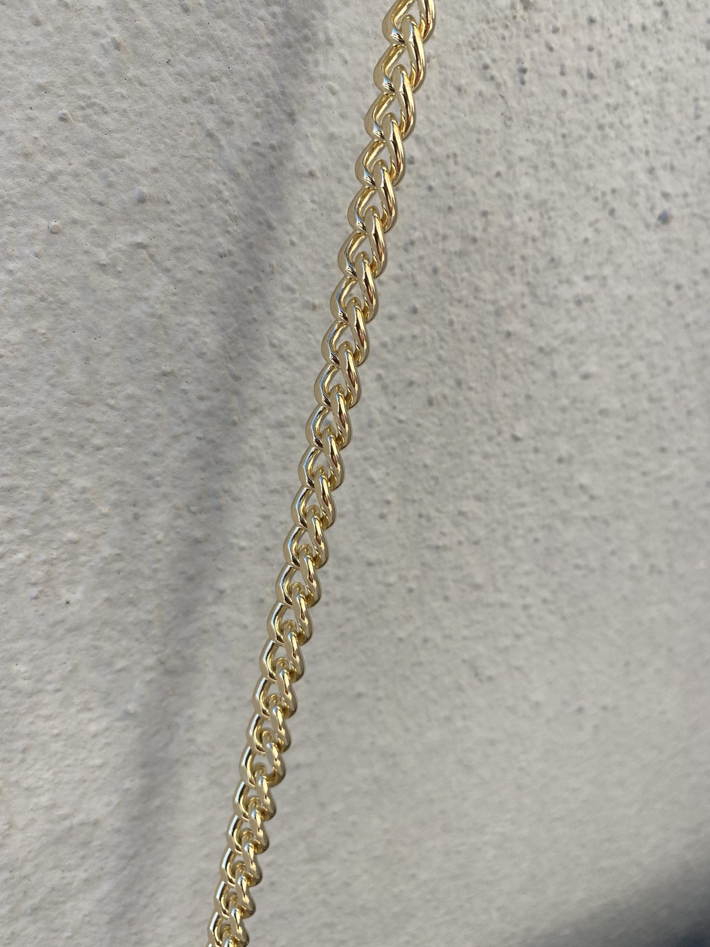 Bolso de piel auténtica con cierre dorado