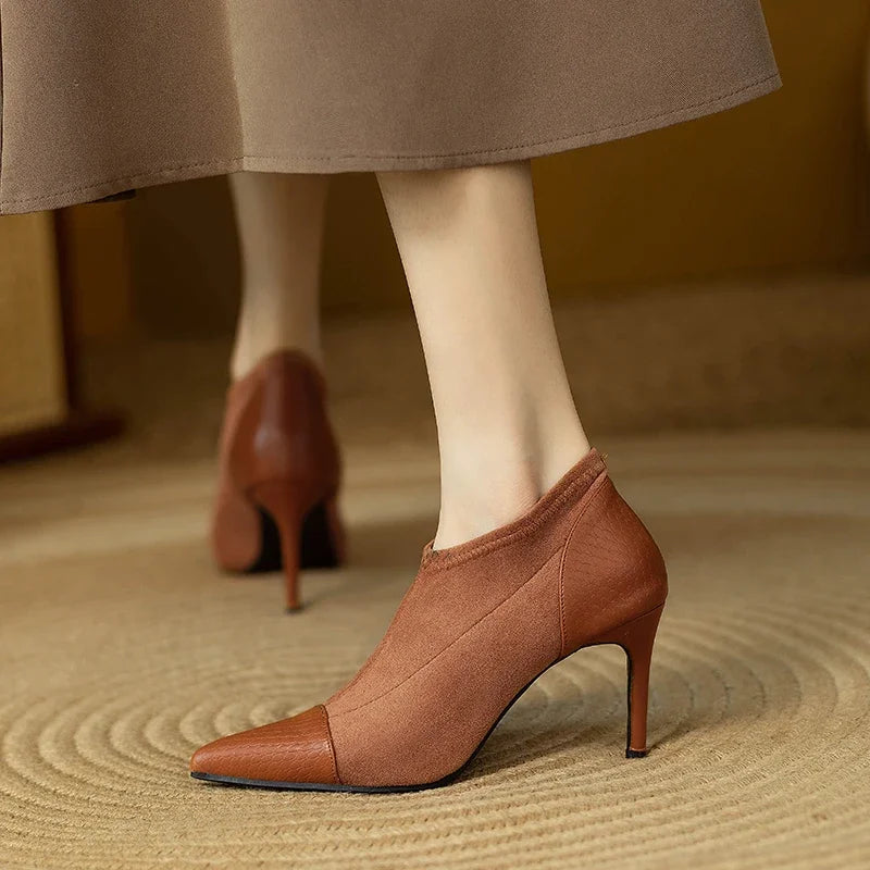 Elowen / T-Bar White Heelsᵛᶜ