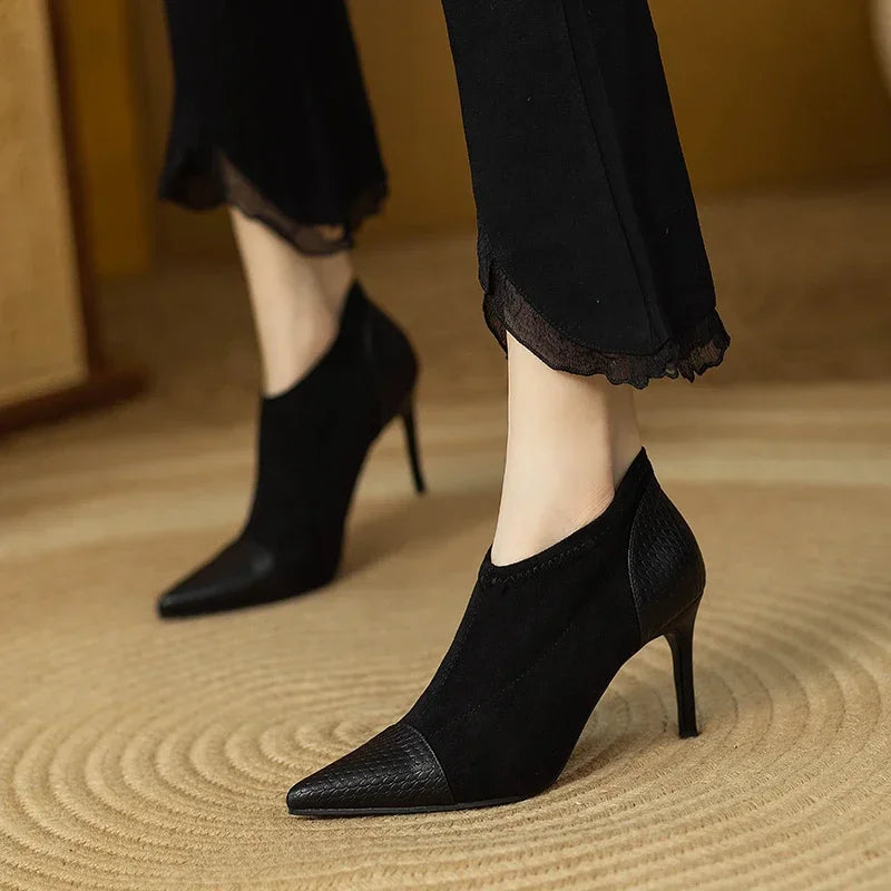 Elowen / T-Bar White Heelsᵛᶜ