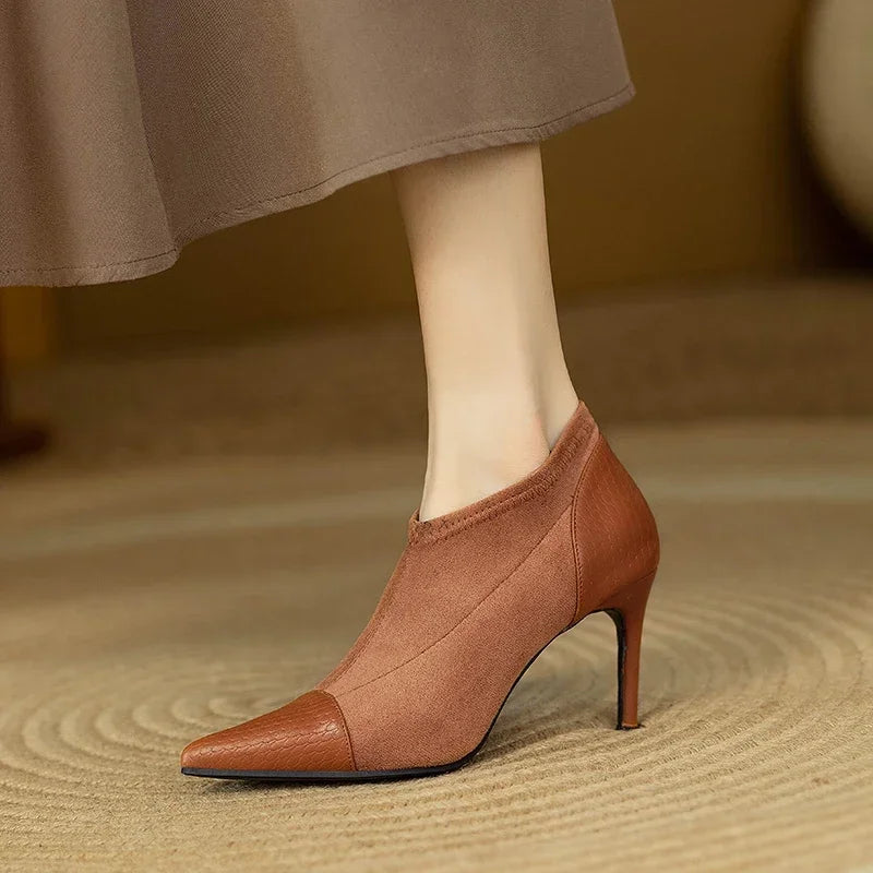 Elowen / T-Bar White Heelsᵛᶜ