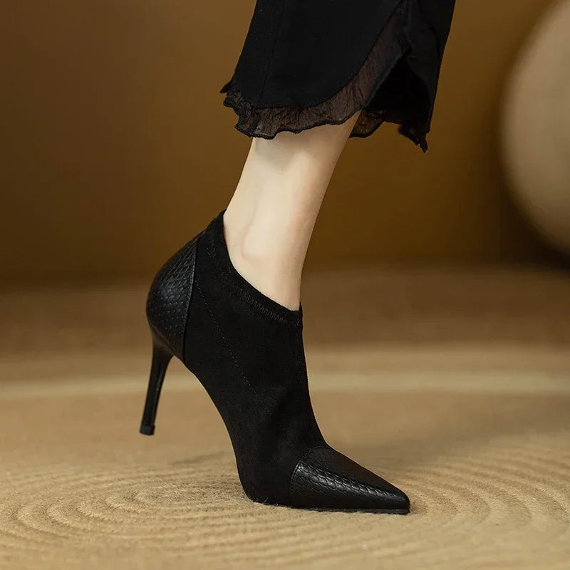Elowen / T-Bar White Heelsᵛᶜ