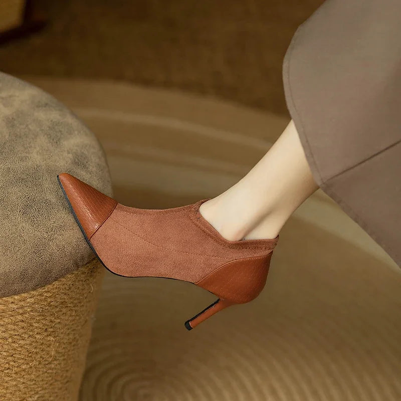 Elowen / T-Bar White Heelsᵛᶜ